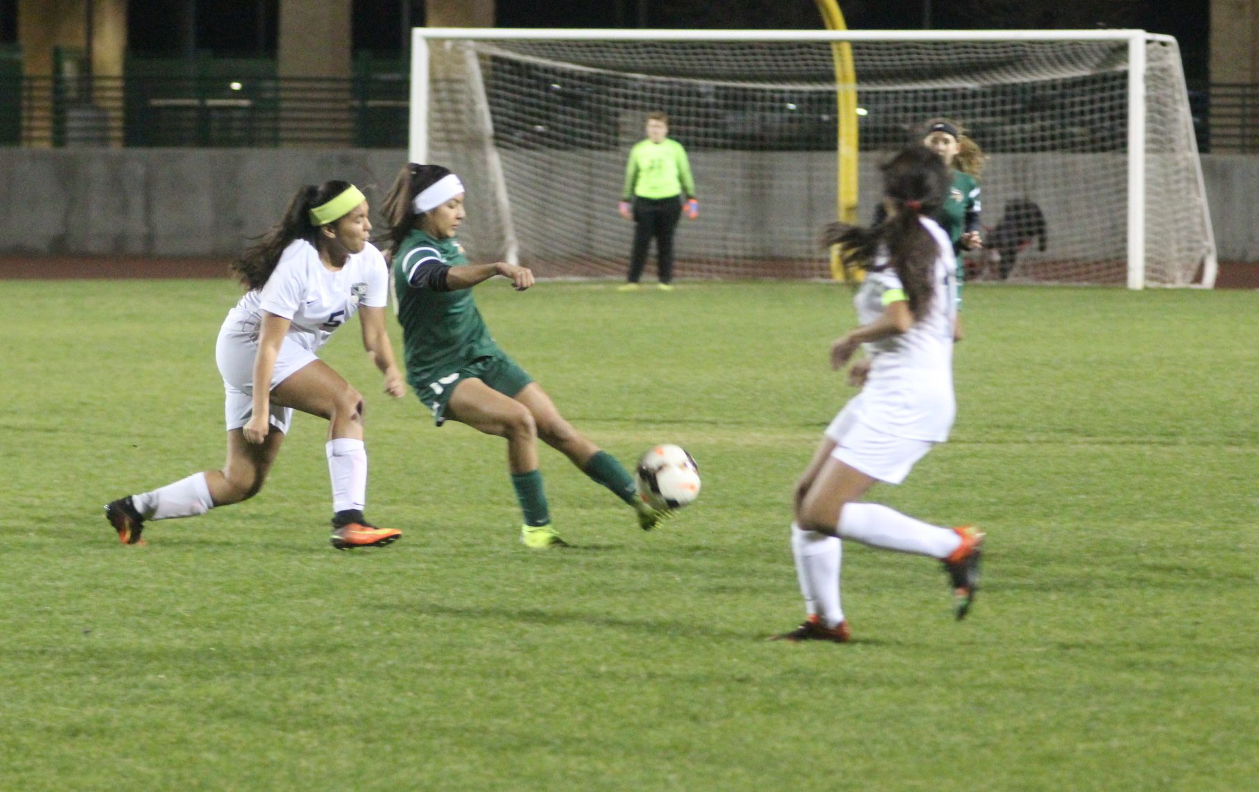 Kingsburg shuts out Dinuba